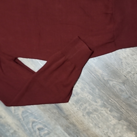 Gently Loved women's v-neck sweater size XS made by McCarthy red-purple color - Picture 2 of 8
